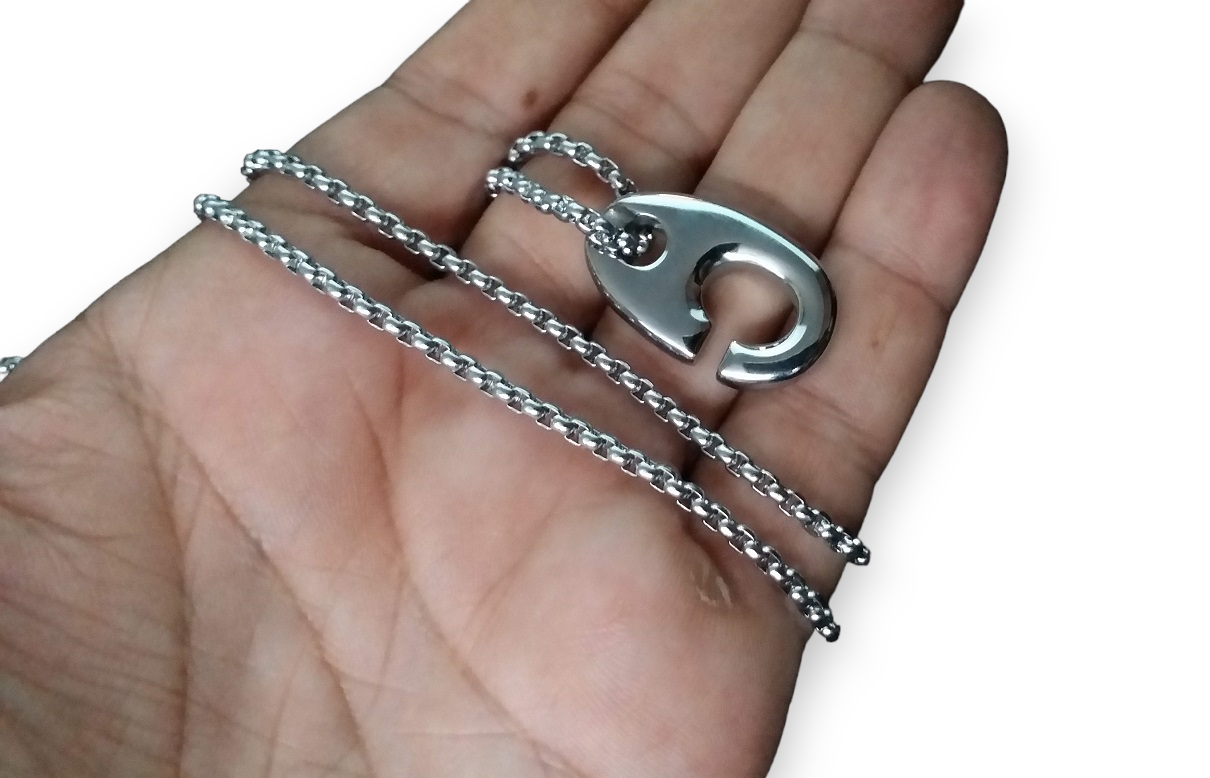 30 inch chain on man deals