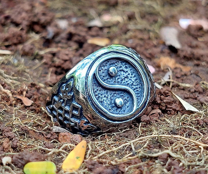 Yin and Yang Finger Ring