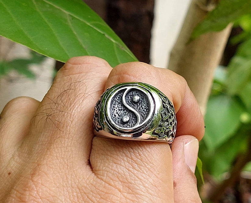 Yin and Yang Finger Ring