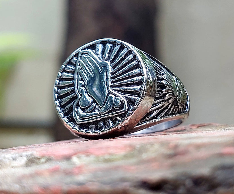 Praying Hands Finger Ring