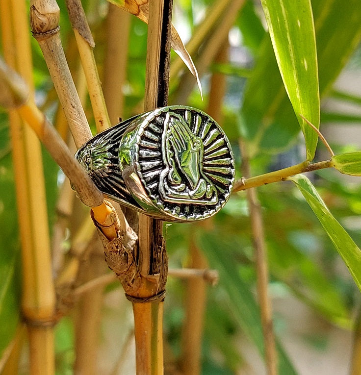 Praying Hands Finger Ring