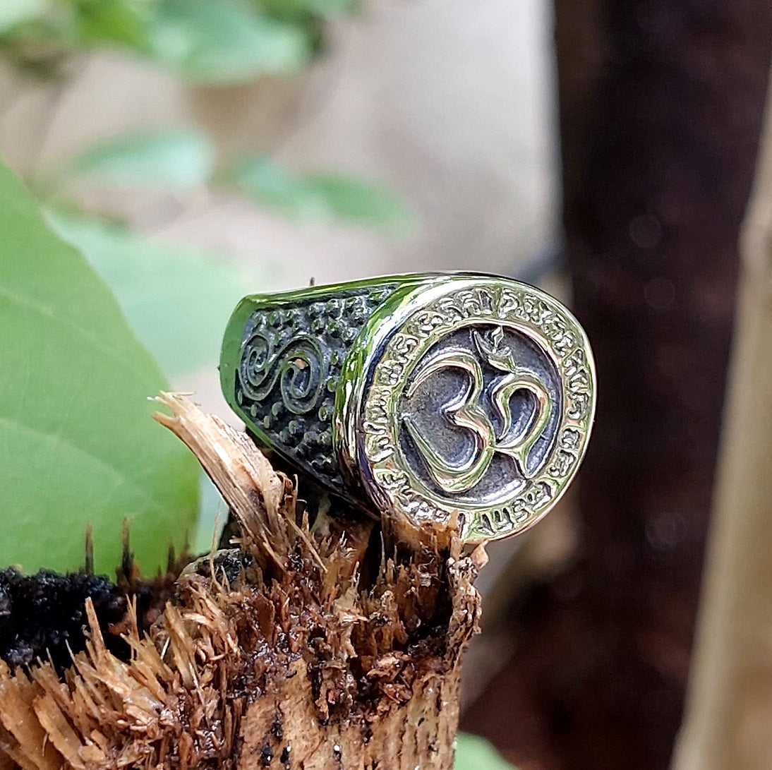 Om Finger Ring