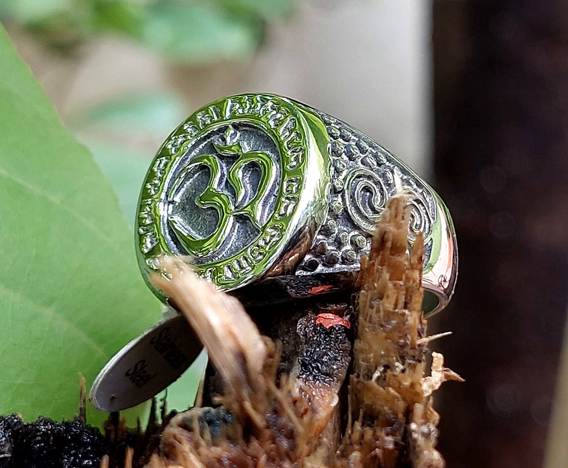 Om Finger Ring