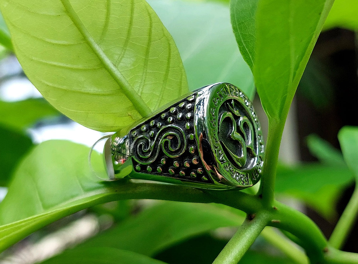 Om Finger Ring
