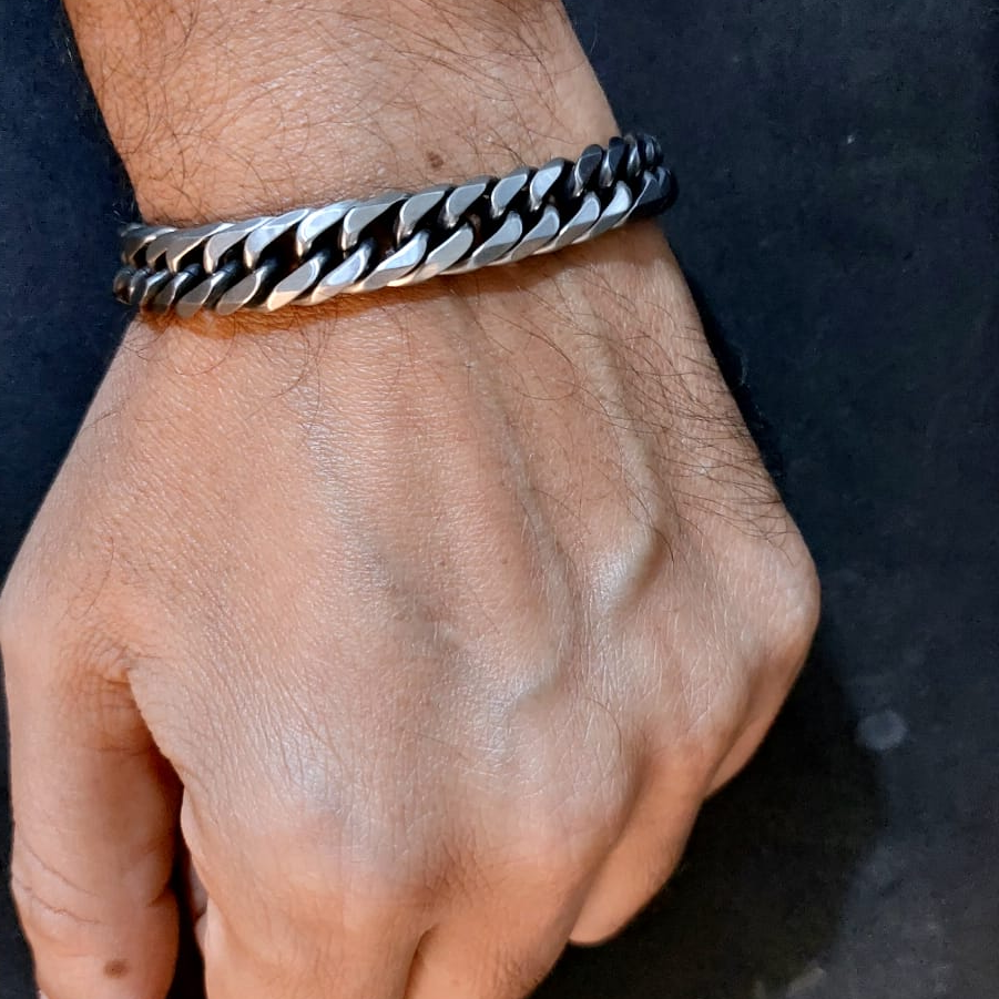 STREET SOUL 10mm Cuban link bracelet – lifestyle wrist shot