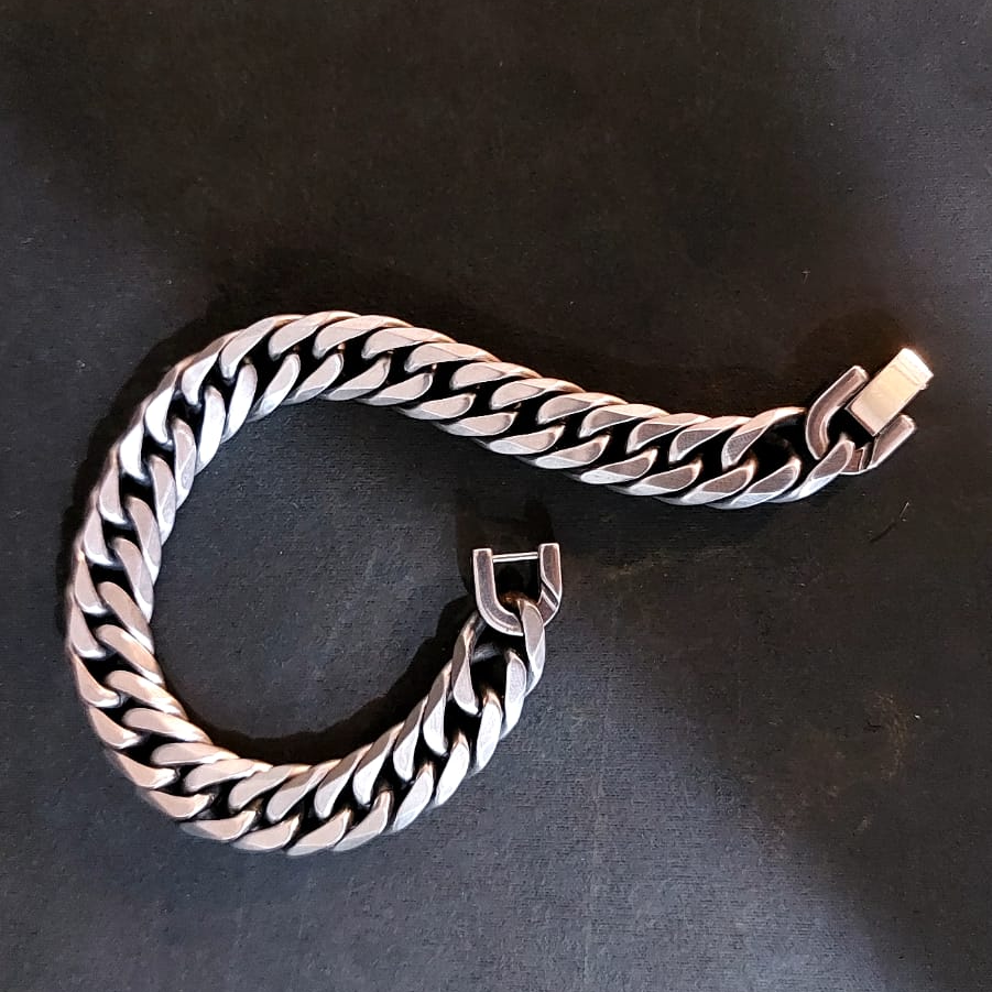 STREET SOUL 10mm Cuban link chain bracelet – flat lay open